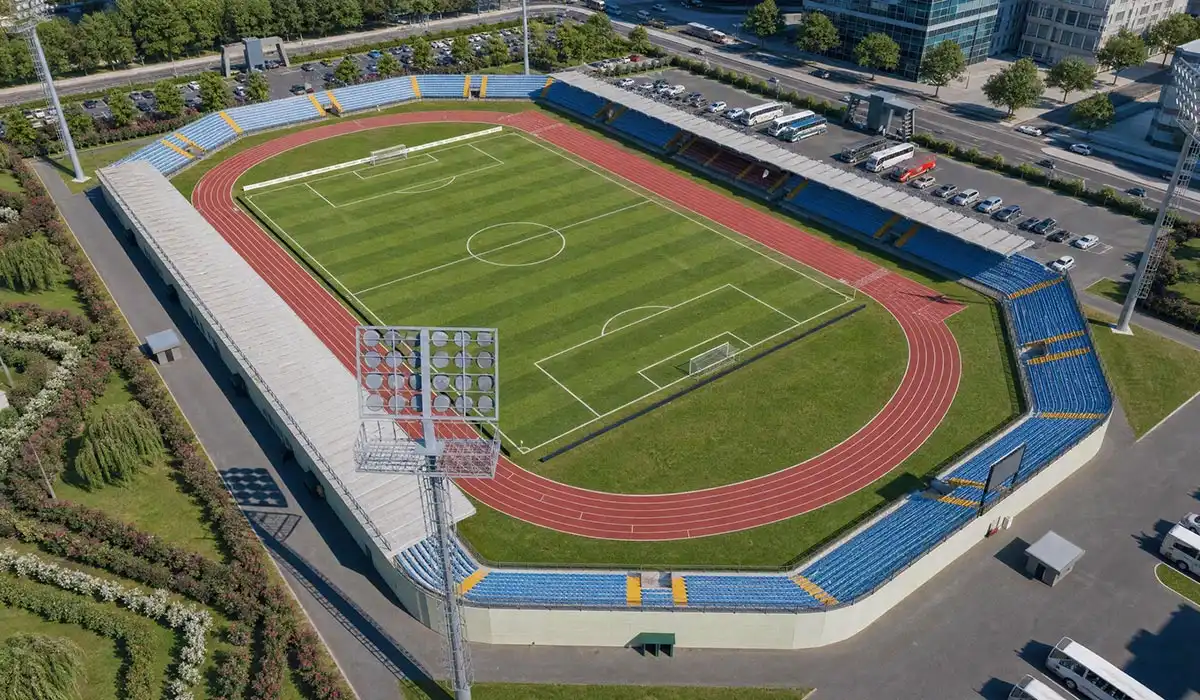 Construcción de un estadio de 5000 asientos